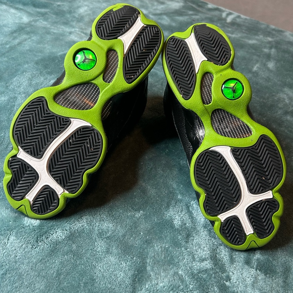 Jordan Black and Green Sneakers - Picture 7 of 7